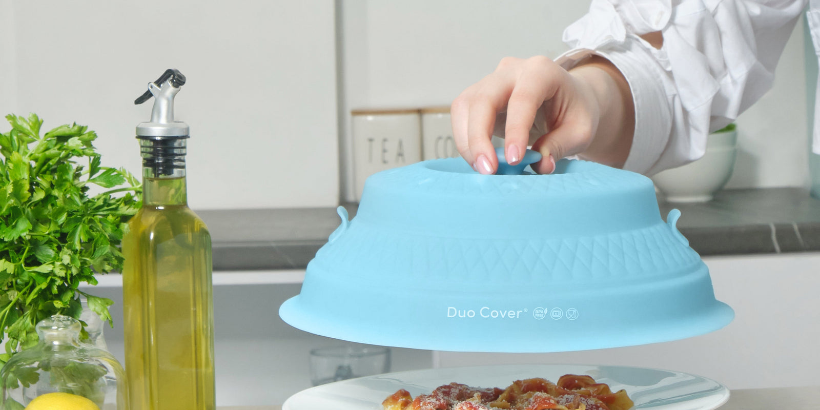 Duo Cover 2.0 microwave cover and steamer. Keep your food warm for longer with this plate cover 