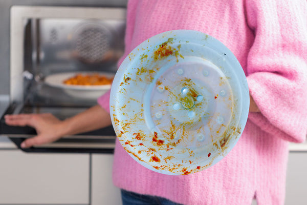 Duo Cover silicone-made microwave cover that keeps your microwave free of splatter